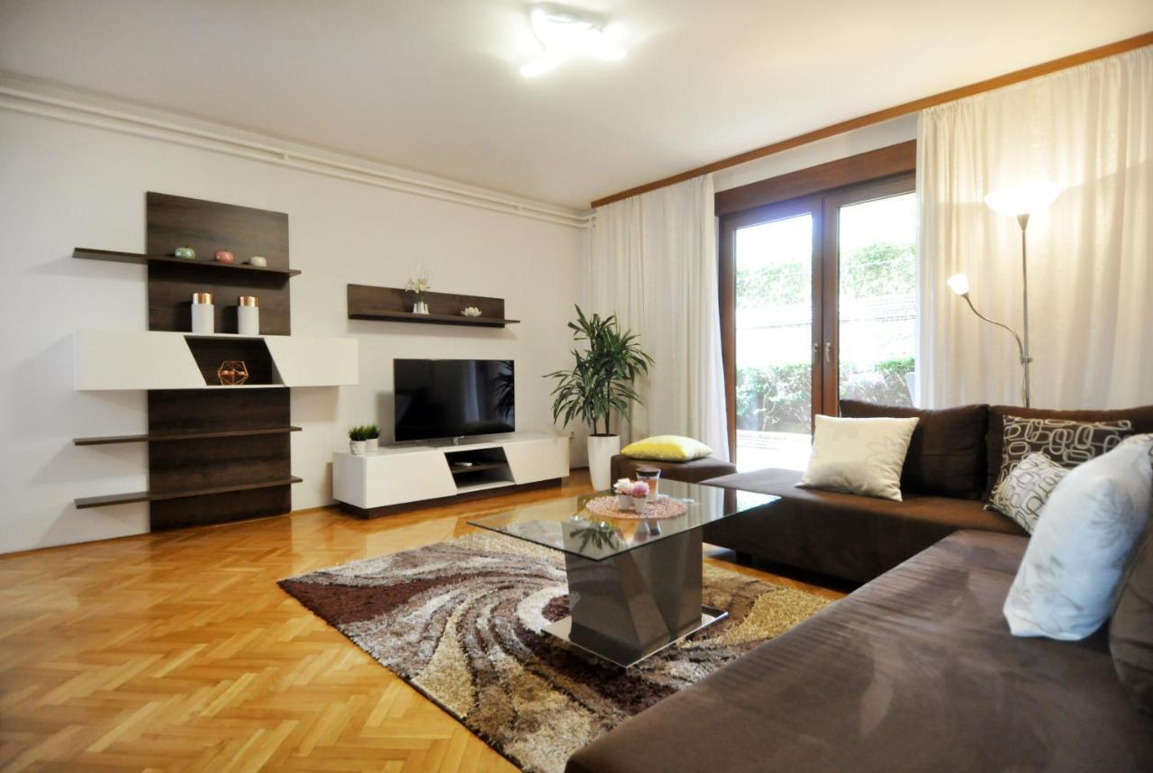 Apartman Lory พูลา ภายนอก รูปภาพ
