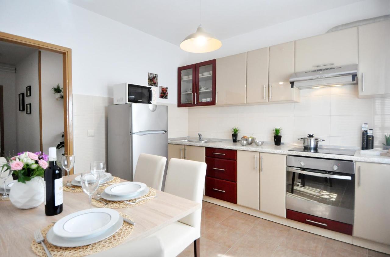 Apartman Lory พูลา ภายนอก รูปภาพ