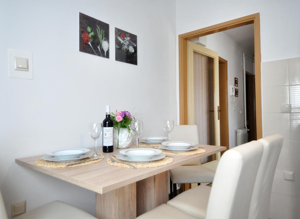 Apartman Lory พูลา ภายนอก รูปภาพ