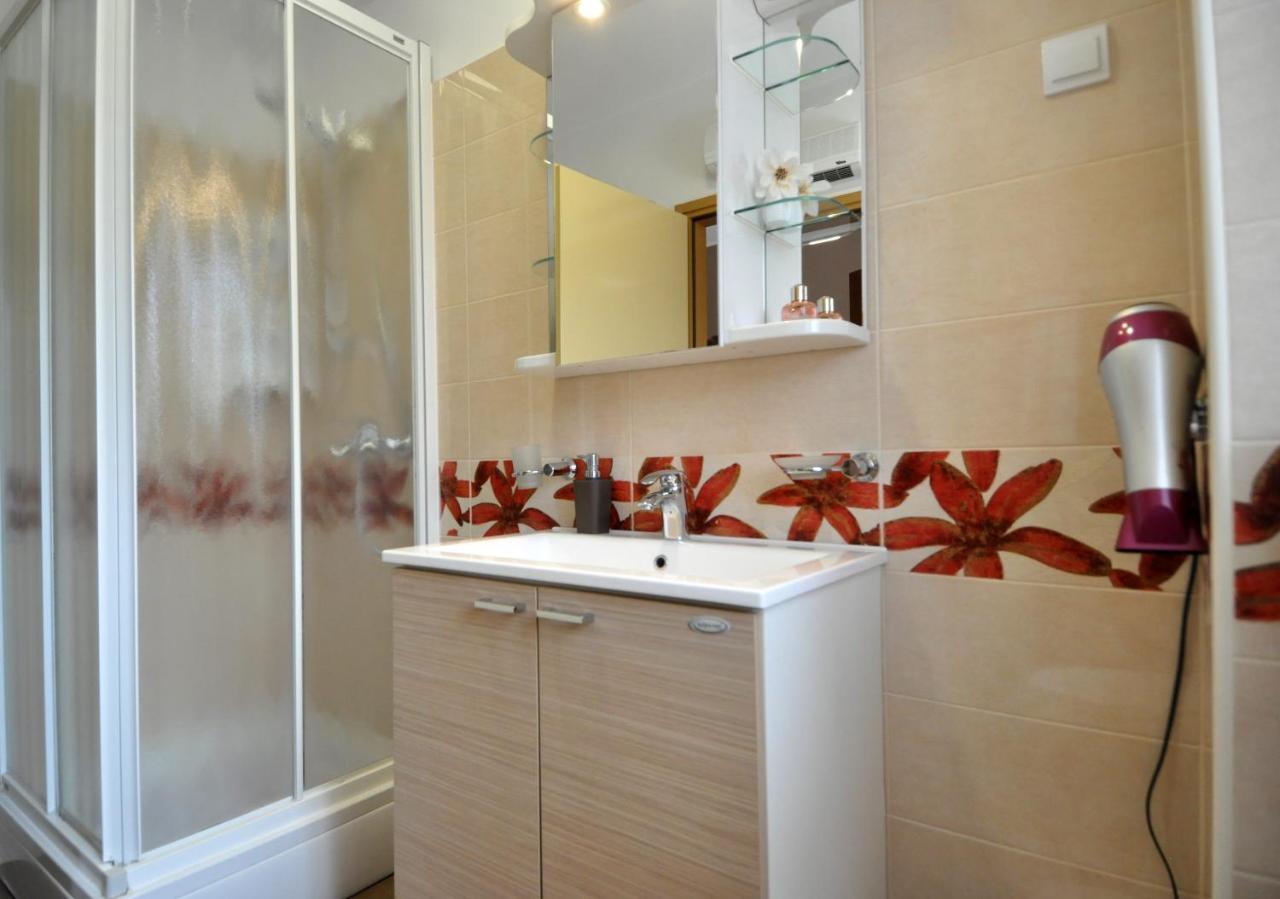 Apartman Lory พูลา ภายนอก รูปภาพ