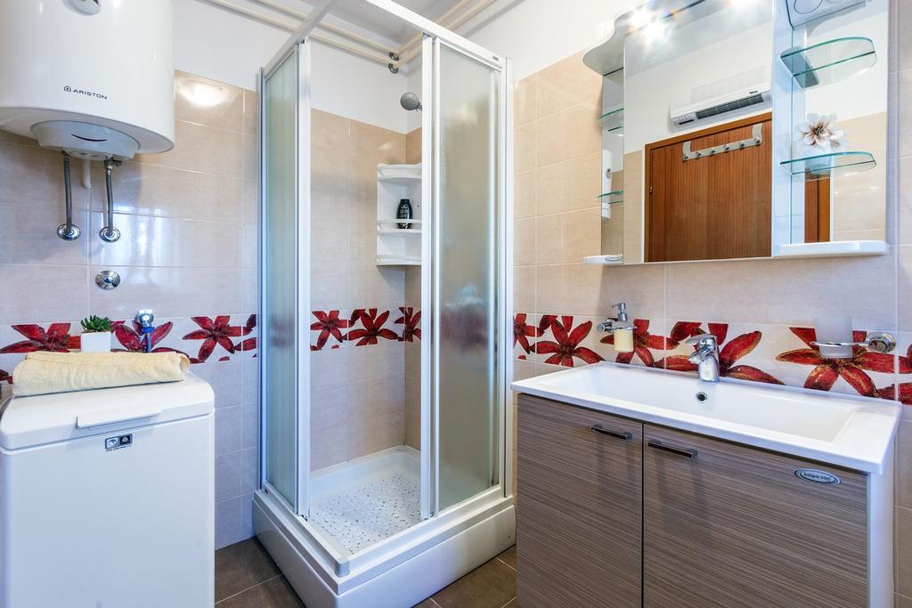 Apartman Lory พูลา ภายนอก รูปภาพ