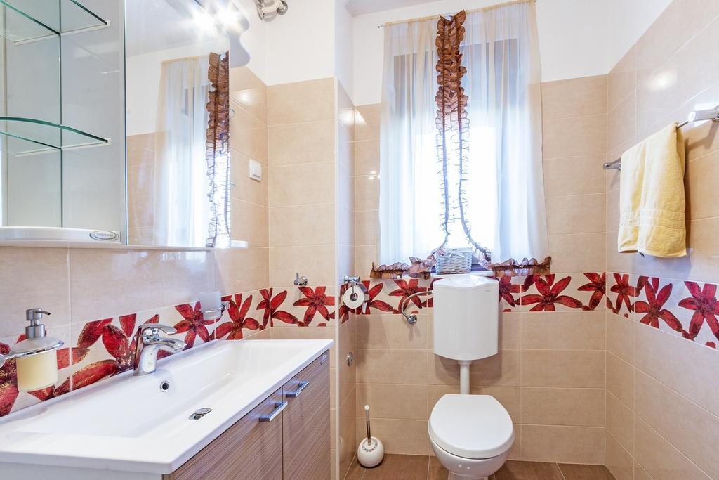 Apartman Lory พูลา ภายนอก รูปภาพ